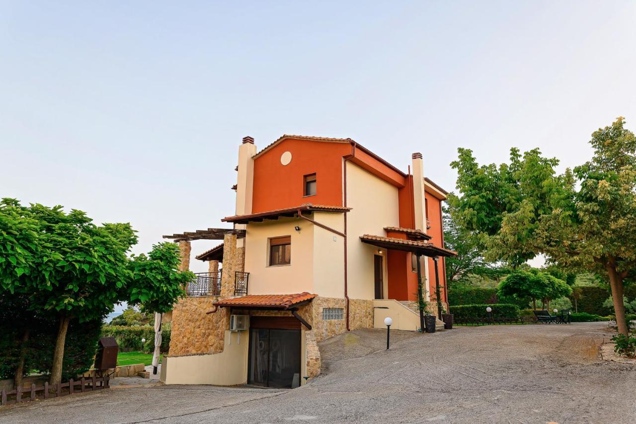 Villa Mariellie Néa Péramos 외부 사진