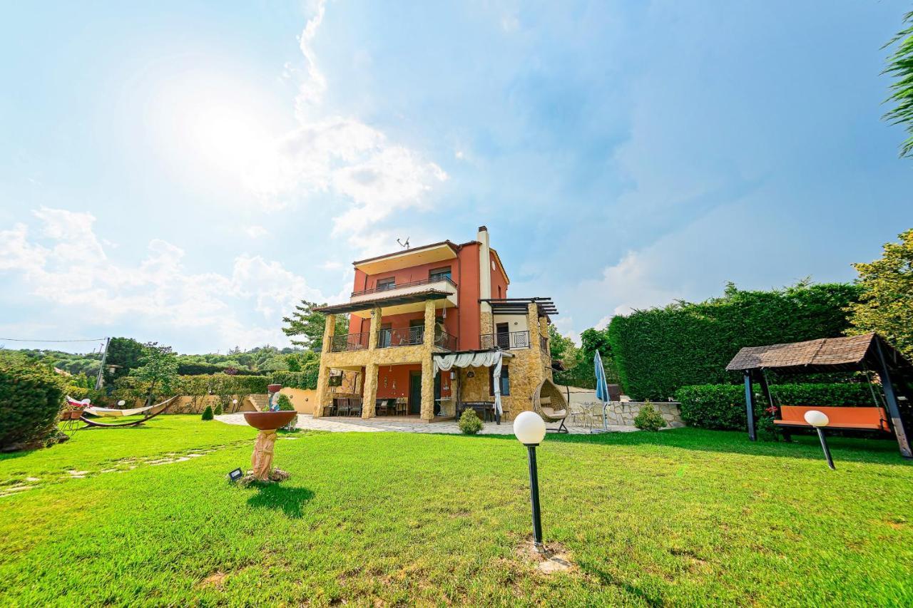 Villa Mariellie Néa Péramos 외부 사진