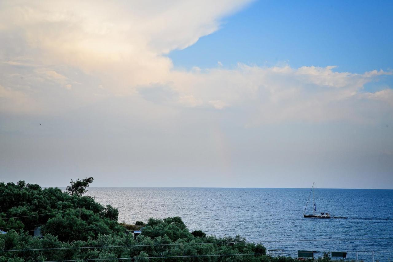 Villa Mariellie Néa Péramos 외부 사진