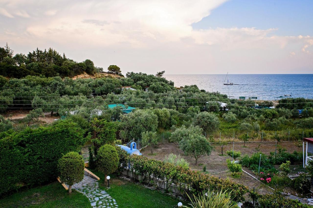 Villa Mariellie Néa Péramos 외부 사진