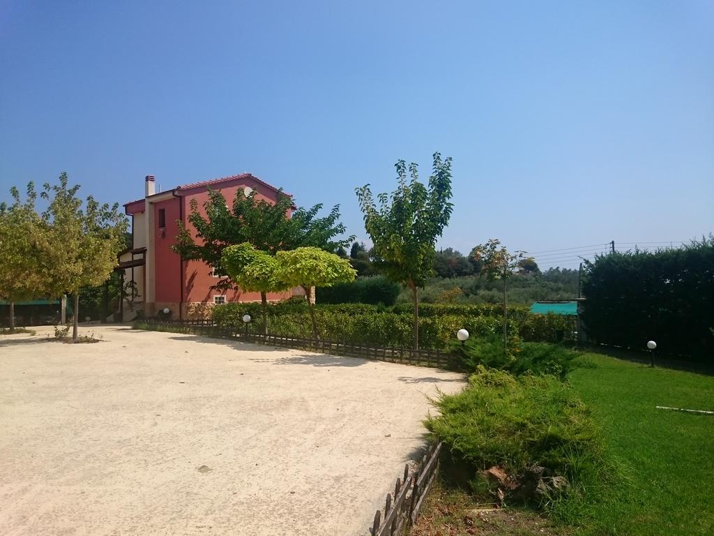 Villa Mariellie Néa Péramos 외부 사진