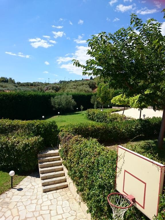 Villa Mariellie Néa Péramos 외부 사진