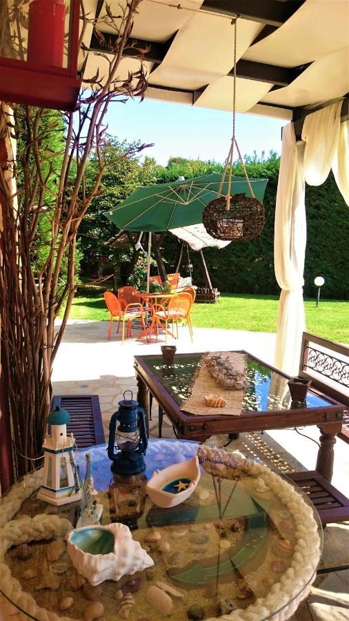 Villa Mariellie Néa Péramos 외부 사진
